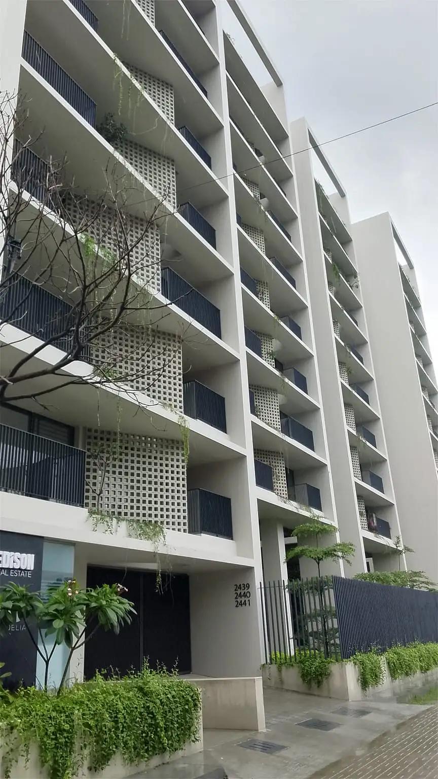Photo of Brand New 2600 sqft Luxury Flat with Pool, Gym & 2 Parking in Bashundhara R/A (Block M)