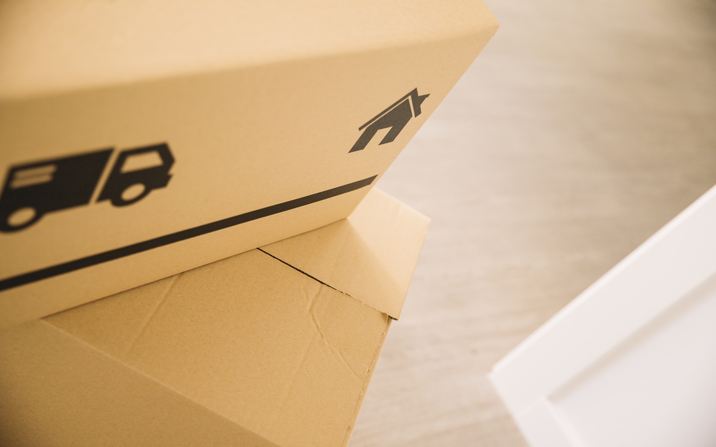Shifting apartments with moving services