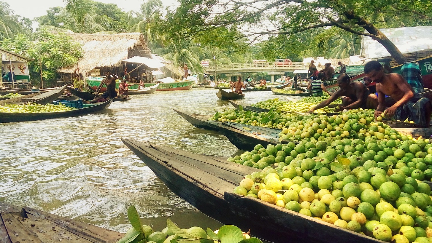 Floating guava market