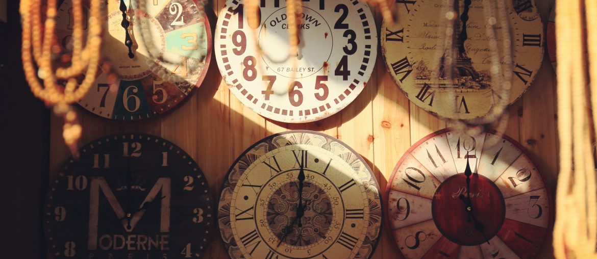 Different types of clocks for home decor | Bproperty