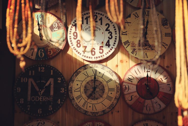 Different types of clocks for home decor | Bproperty