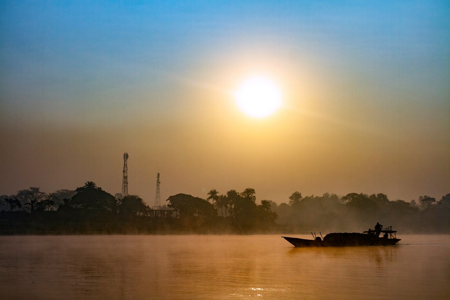 শীতের সকাল নদী