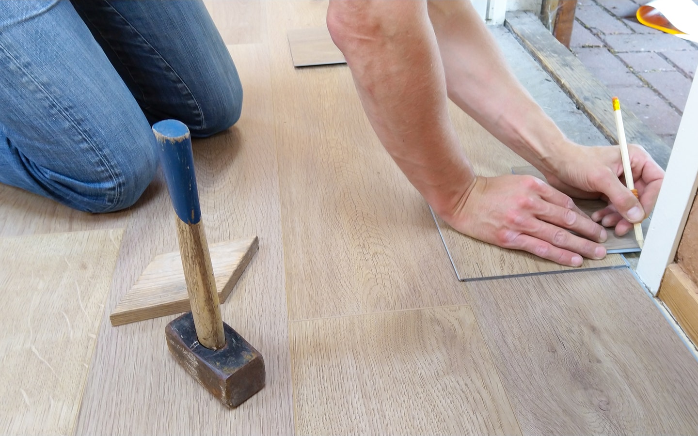 installing hardwood floors