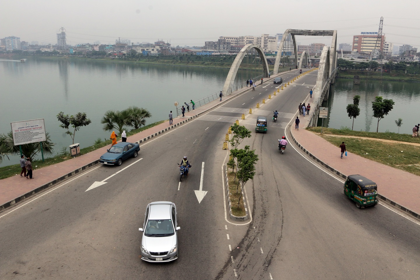 One of the hyped development projects in Dhaka is the Hatirjheel reformation