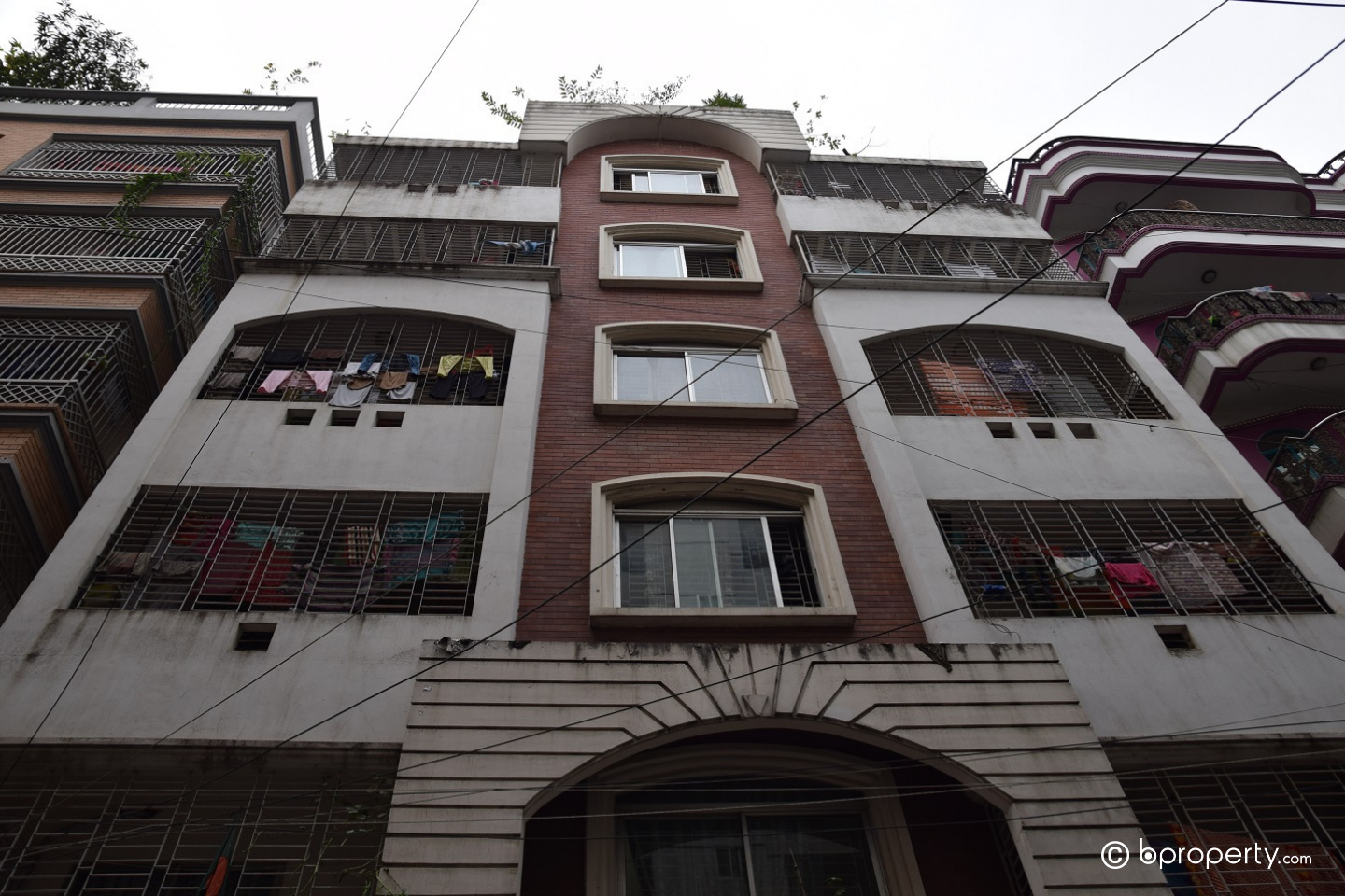 If you want to buy an apartment in Dhaka, this property might turn out to be great option