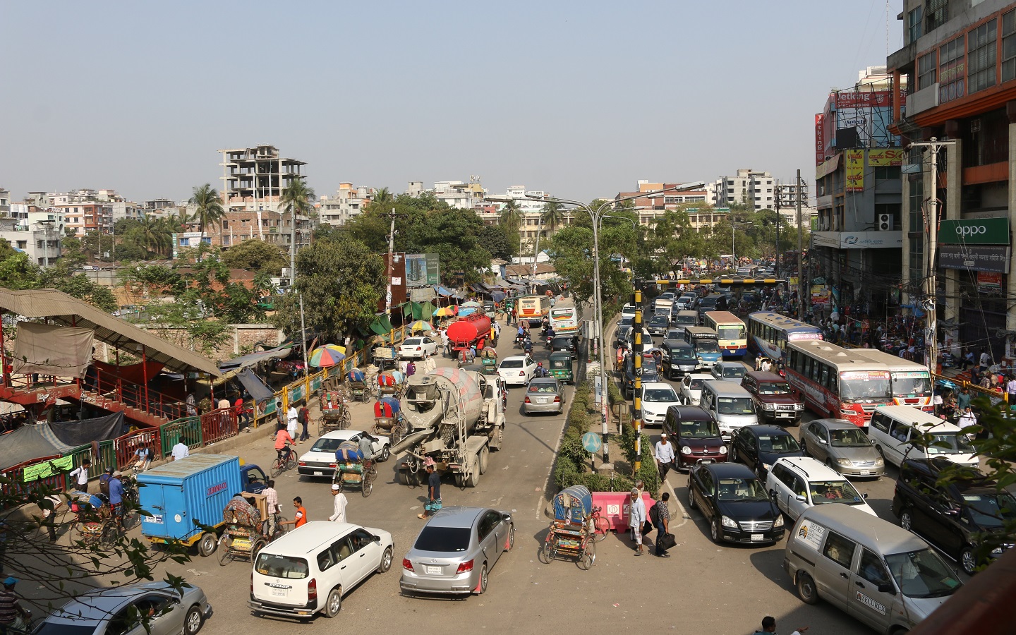 Crowded Dhaka Road