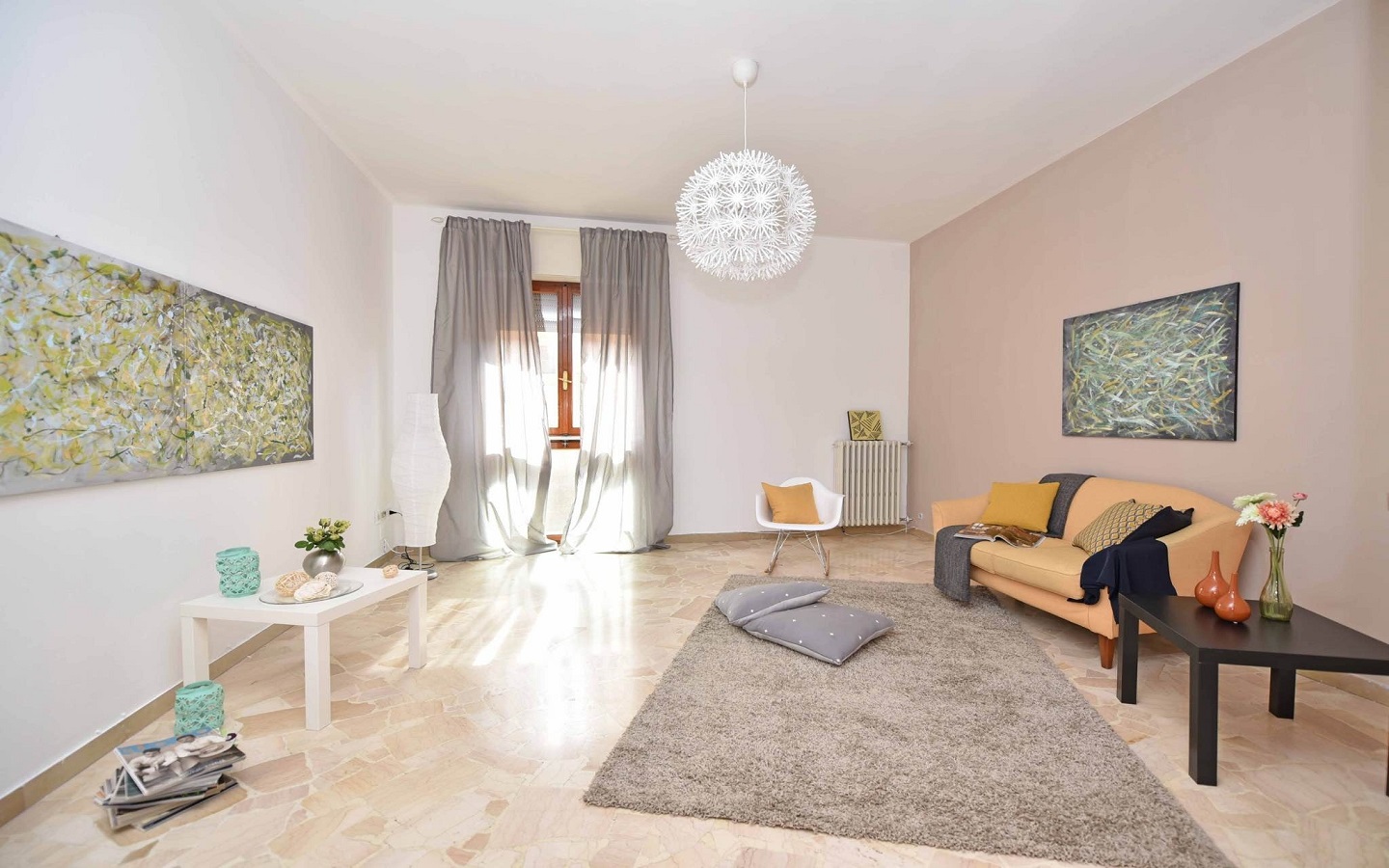 Apartment with Carpet