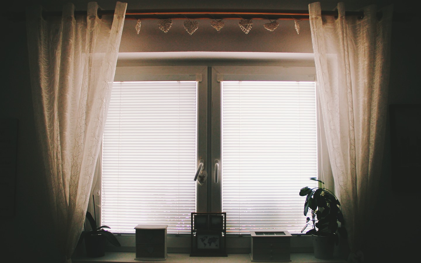 Choosing the right curtains plays a vital role when it comes to how to decorate a house.