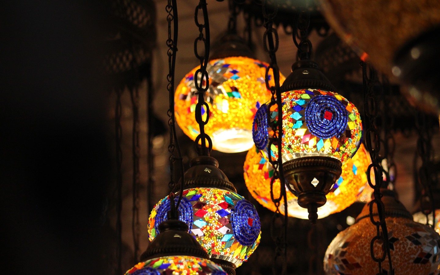 Placing the right accessories can completely change the outlook of your room and modify your home.